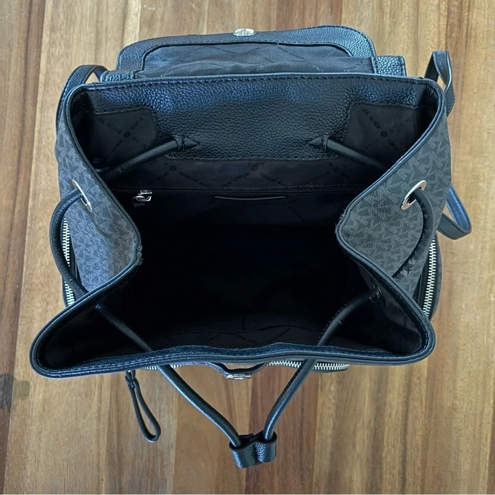 MICHAEL KORS Abbey LG Cargo Backpack in Black
